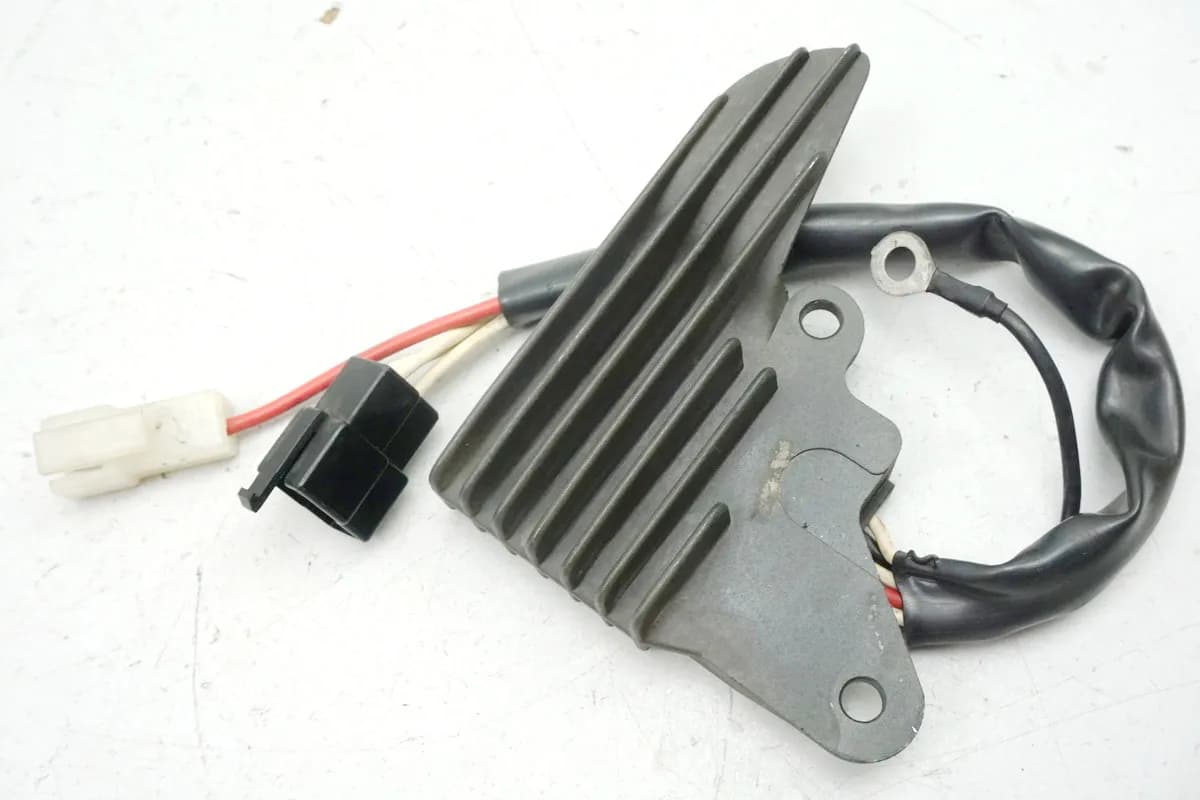 YAMAHA XV 750 4PW VIRAGO Laderegler Regler Gleichrichter