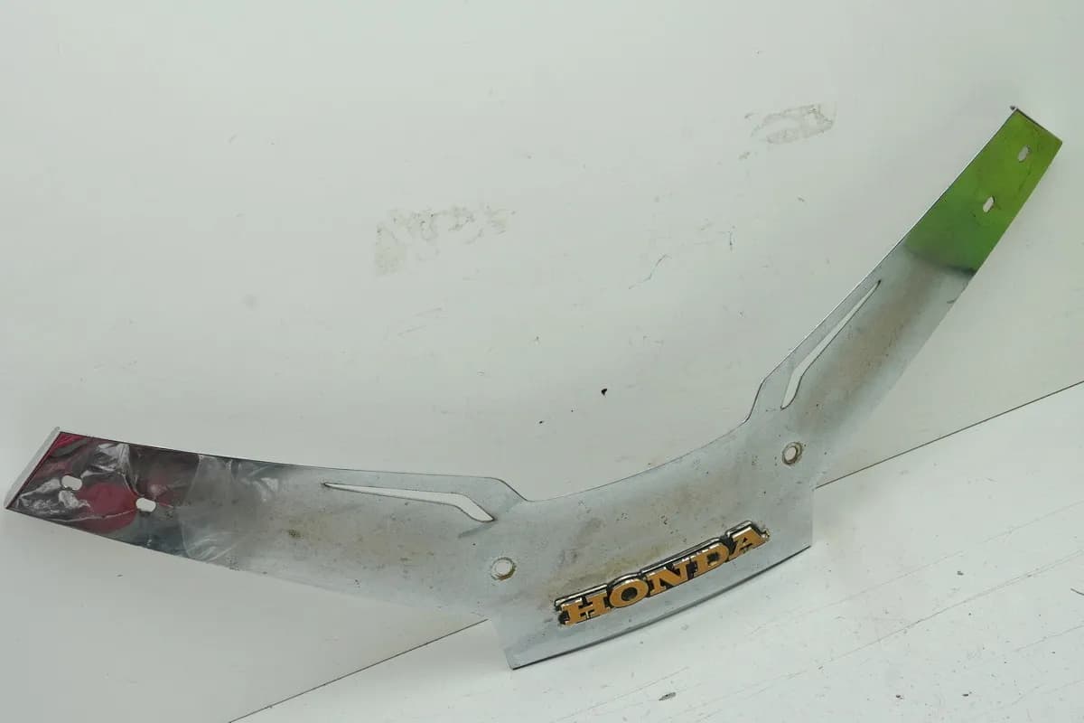 HONDA GL 500 PC02 SILVER WING Abdeckung Cover Windschild Blende Halter Emblem