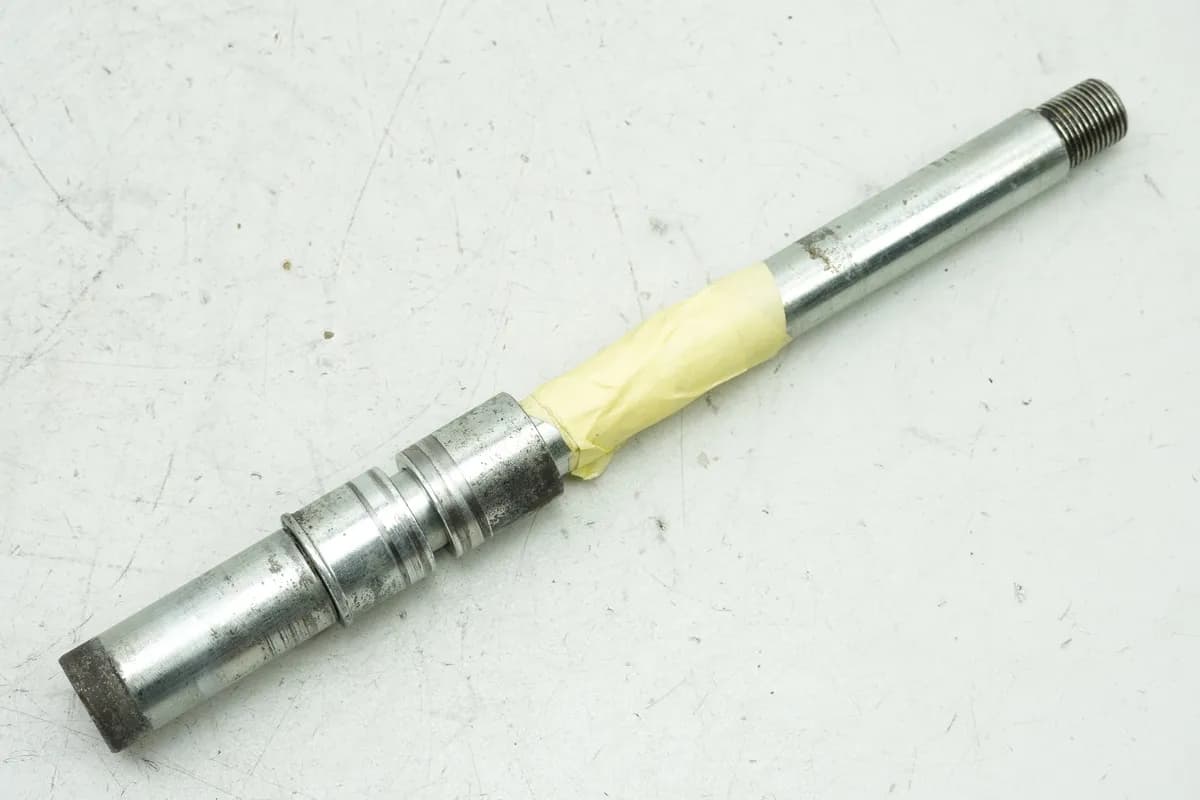 KYMCO XCiting 500 i RFBT70040 Steckachse vorn Achse Distanzhülsen