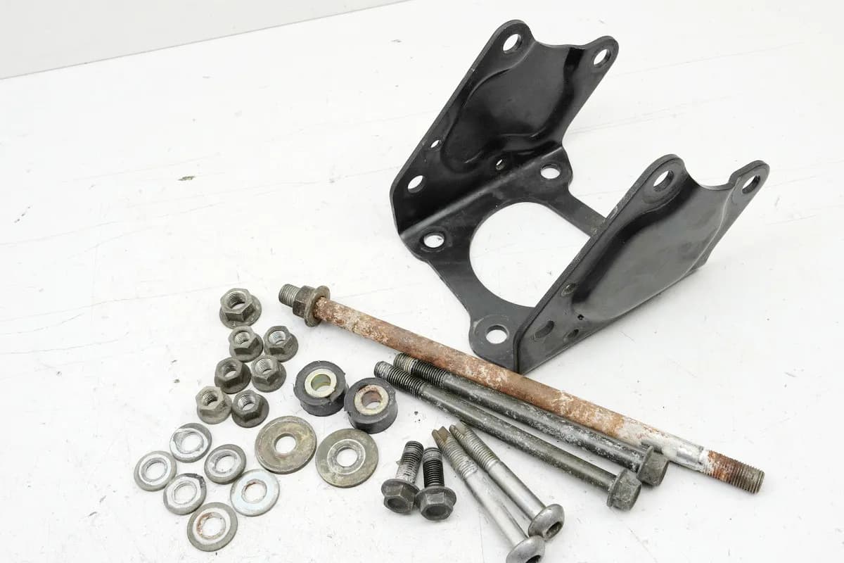 YAMAHA XV 535 VIRAGO 2YL Halter Motor Schraube Achse Motorhalter Muttern