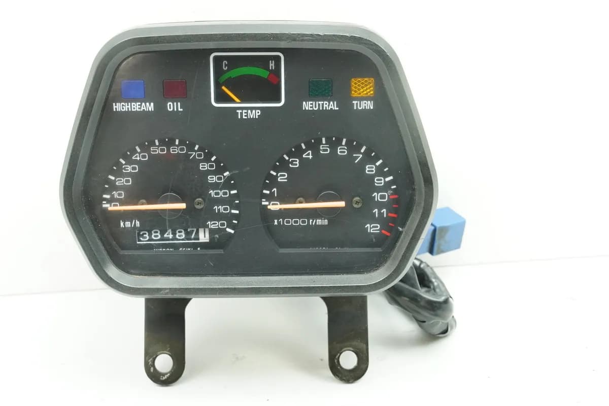 SUZUKI RG 80 GAMMA NC11A Tacho Cockpit Instrumente Speedometer - 38487 km
