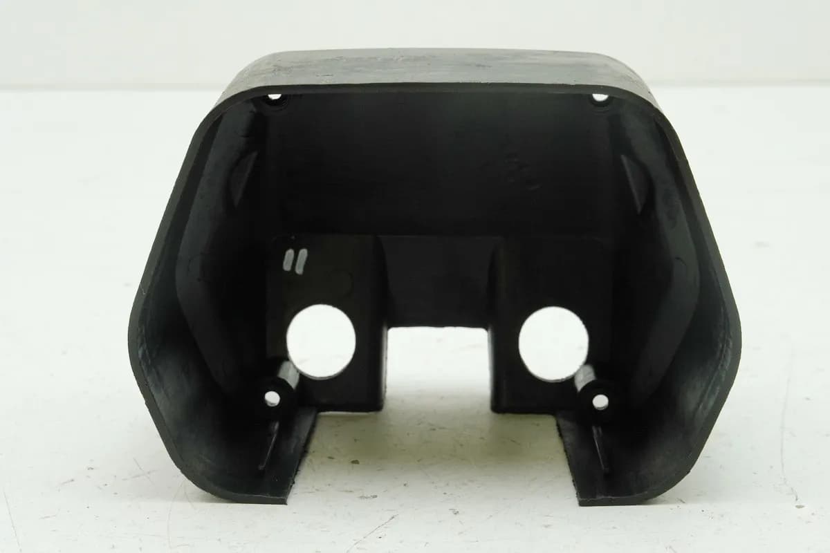 SUZUKI RG 80 GAMMA NC11A Tachogehäuse unten Abdeckung Tacho Cover Blende Gehäuse