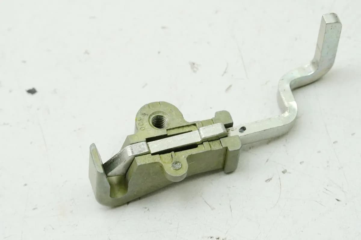 HONDA CBF 1000 FA SC64 Verschluß Sitzbank Verriegelung Sitz Öffner