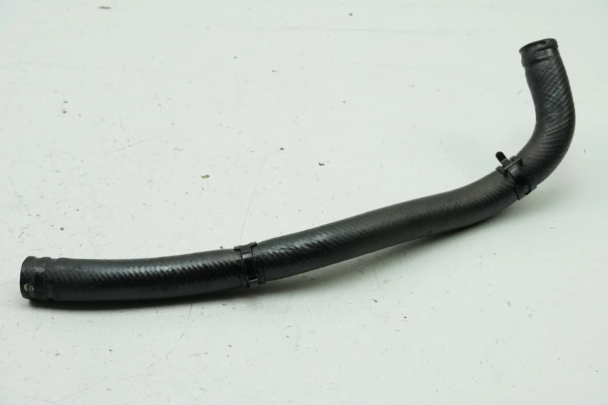 YAMAHA VMX-12 VMAX 1200 2WE Kühlerschlauch Einfüllstutzen -- Zylinderkopf hinten