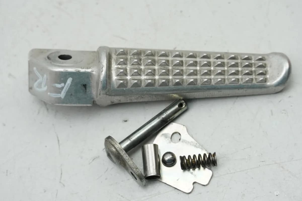 HONDA CBR 600 F PC41 ABS Fußraste Sozius rechts Footrest