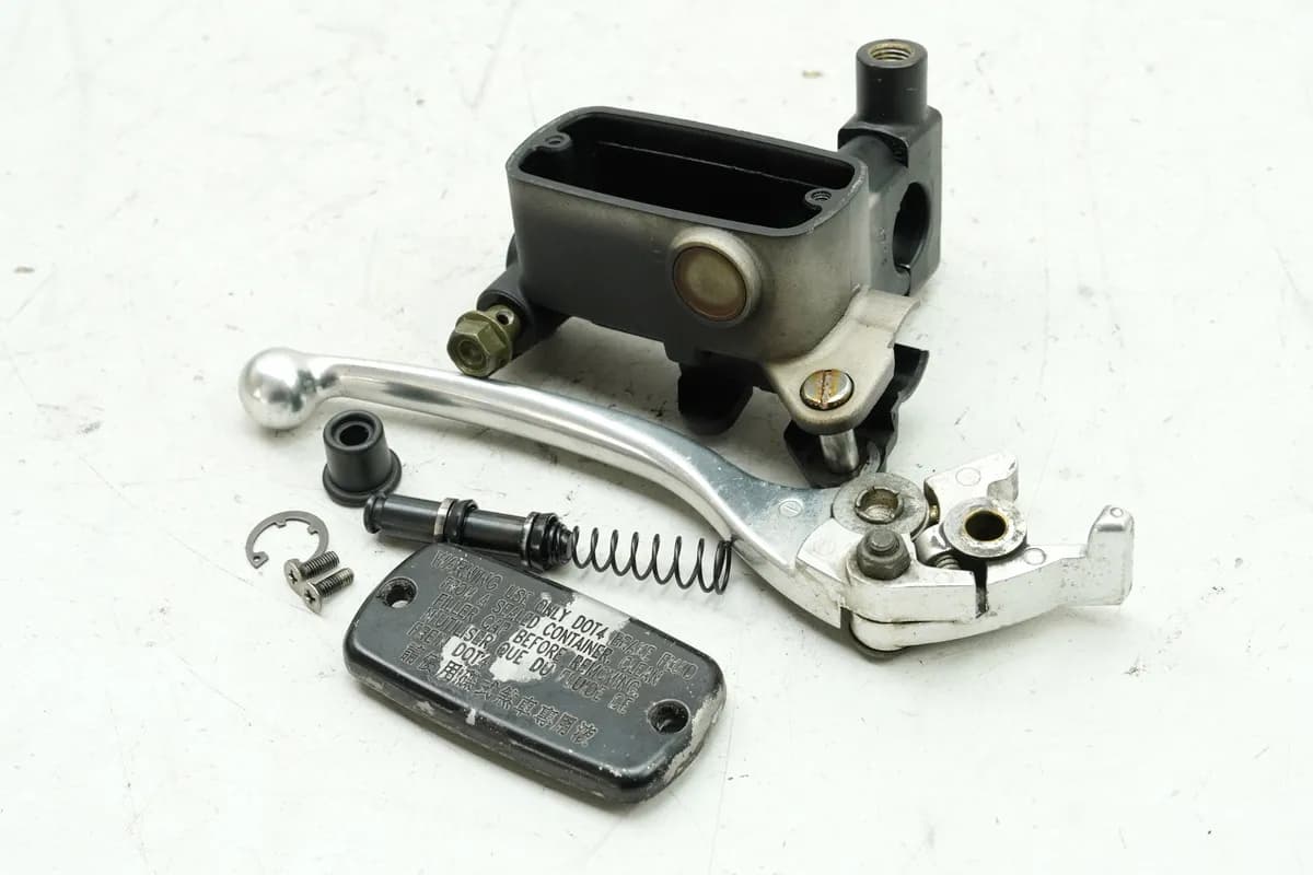 KYMCO XCiting 500 i RFBT70040 Bremszylinder links Bremspumpe