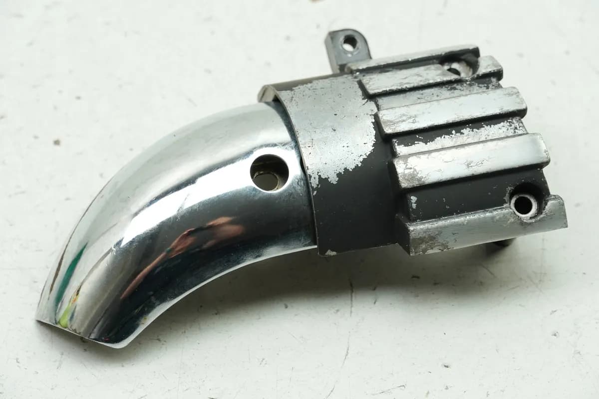 YAMAHA VMX-12 VMAX 1200 2WE Abdeckung Krümmer rechts hinten Blende Flansch Cover