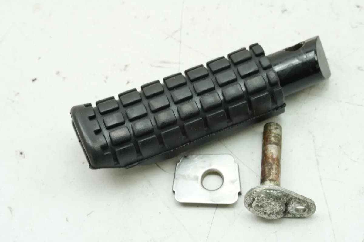 HONDA CBF 1000 FA SC64 Fußraste hinten Sozius links (für Fußrastenplatte Halter)