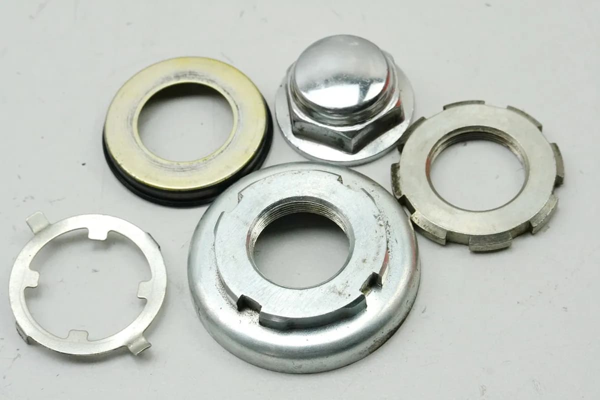 HONDA CB 500 PC32 Mutter Sicherung Schraube Gabelbrücke Lenkkopf Hutmutter