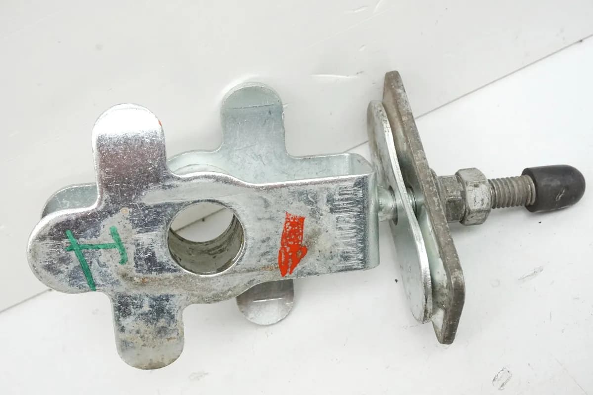 SUZUKI GSX 600 F AJ Kettenspanner I für Schwinge 98-02