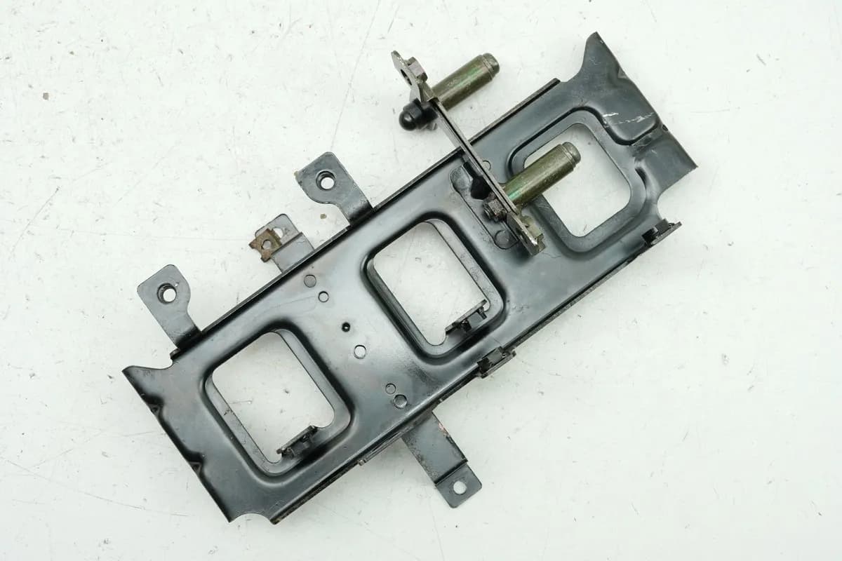 YAMAHA VMX-12 VMAX 1200 2WE Halterung Zündspulen vorn Halteplatte Strebe Träger