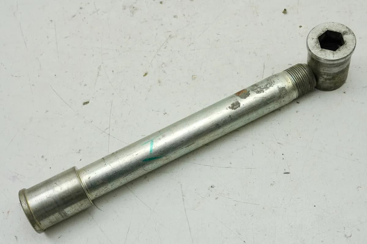 KAWASAKI ZX-6R ZX600G Steckachse vorn I Achse Mutter (für Felge Vorderrad) 98-99