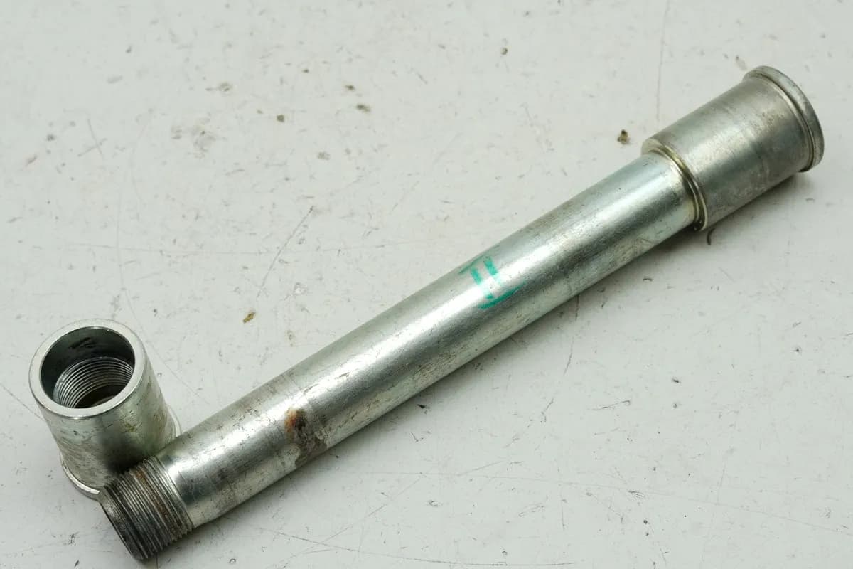 KAWASAKI ZX-6R ZX600G Steckachse vorn II Achse Mutter für Felge Vorderrad 98-99