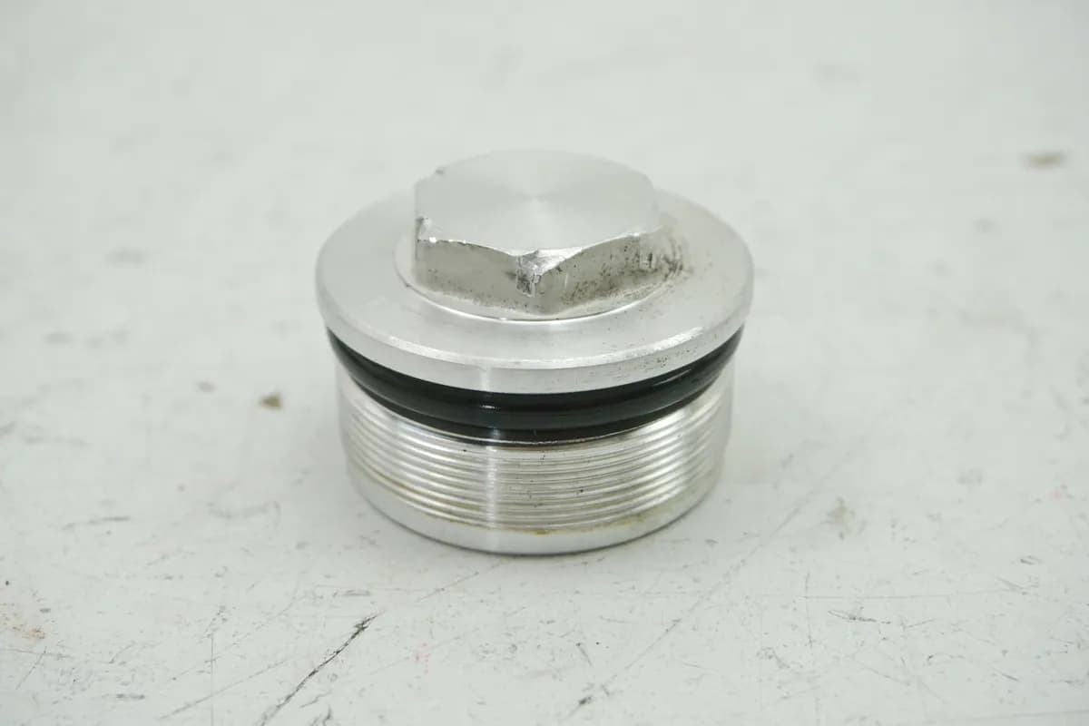 YAMAHA XVS 1100 VP05 DRAG STAR Gabel Verschluß Schraube Stopfen Verschlußkappe