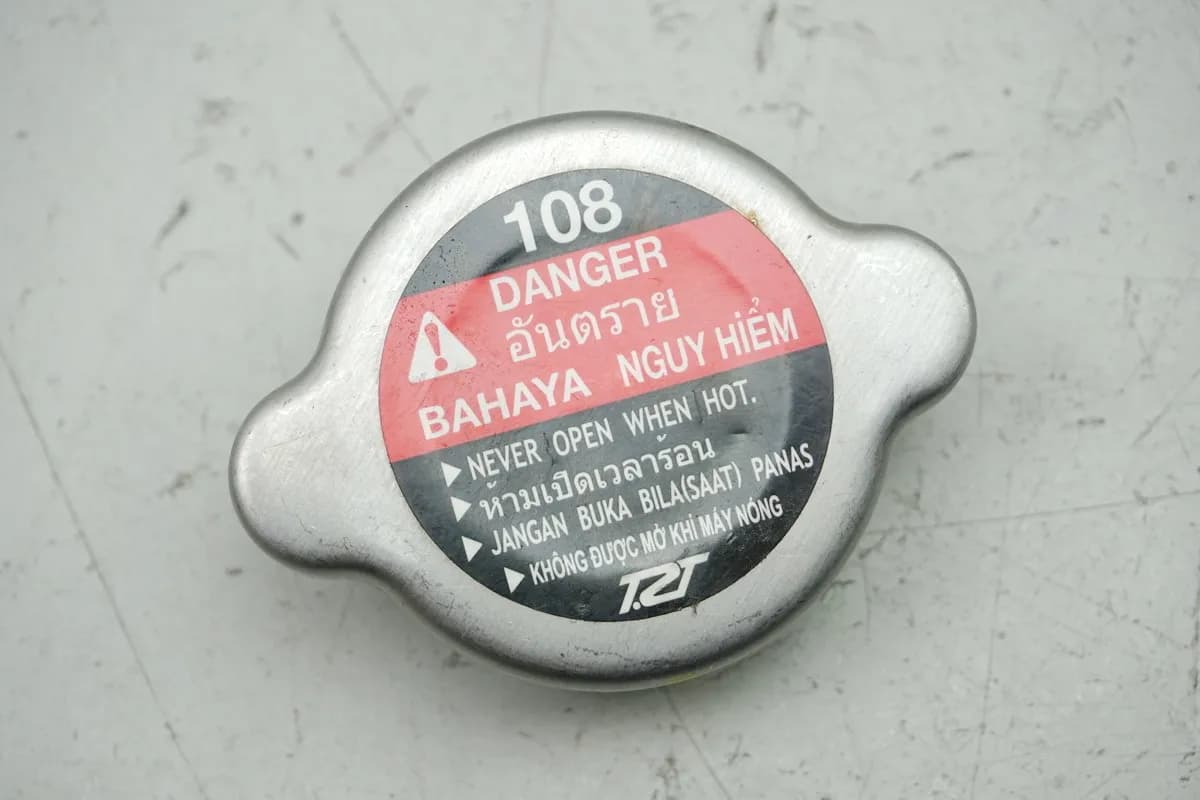 YAMAHA MT 125 A RE39 Kühlerdeckel Cover Kühler Verschluß Deckel