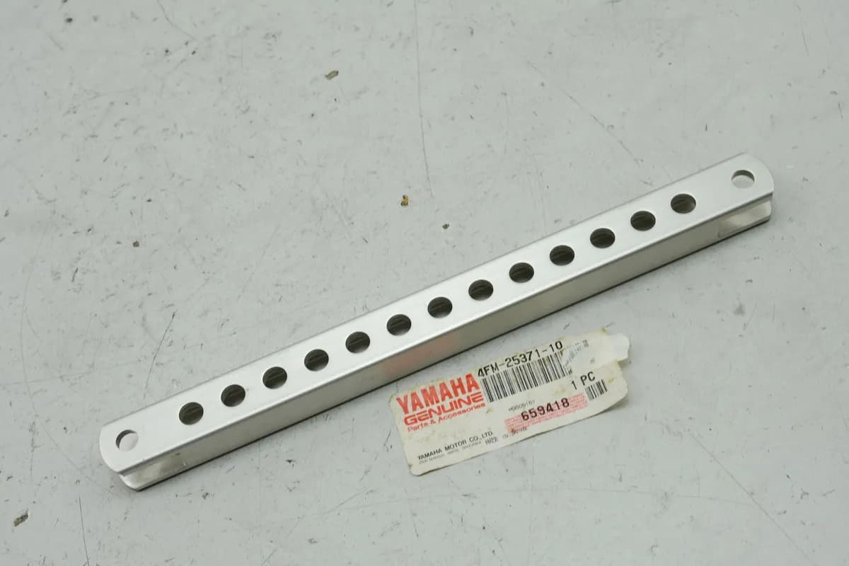 YAMAHA TRX XJR YZF original Zugstange Hinterrad Bremssattel Strebe - NEU