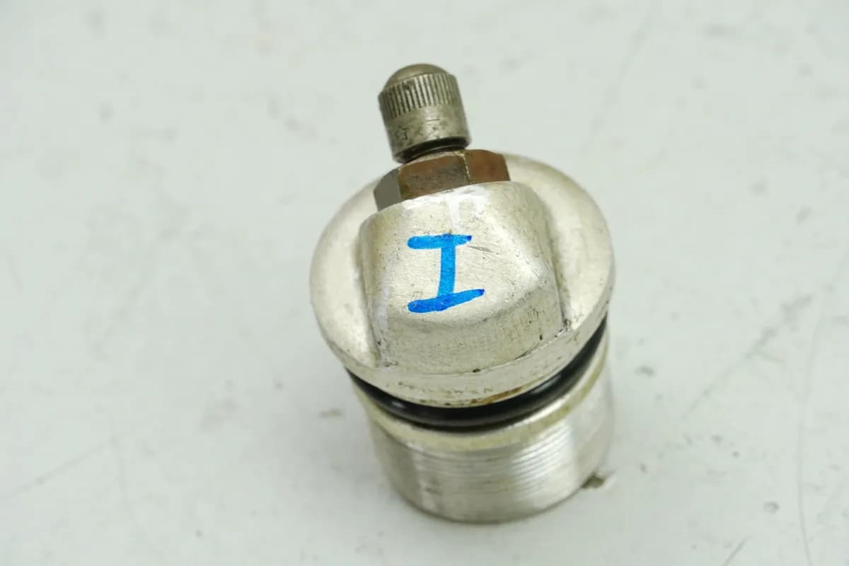 KAWASAKI Z 750 E KZ750E Gabel Verschluß I Schraube Einsteller Stopfen Standrohr