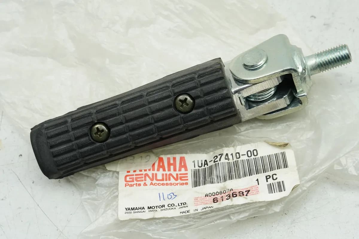 YAMAHA RD350 TDM850 original Fußraste Fahrer links Raste vorn Footrest - NEU