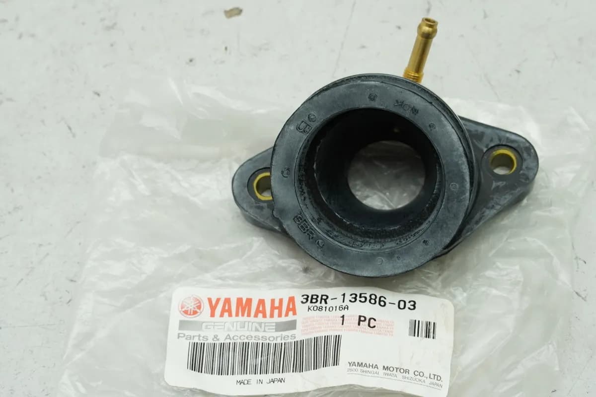 YAMAHA original Ansaugstutzen Verbindung Vergaser 1 3BR-13586-03 - NEU