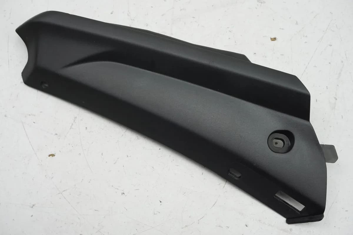 YAMAHA MT 125 A RE39 Verkleidung Heck rechts unten Abdeckung Cover Blende