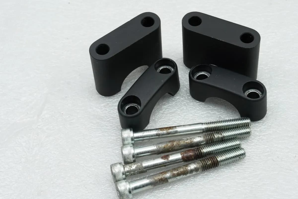 MOTO MORINI CORSARO 1200 Lenkerklemmung oben unten Riser Halter Lenker Schrauben