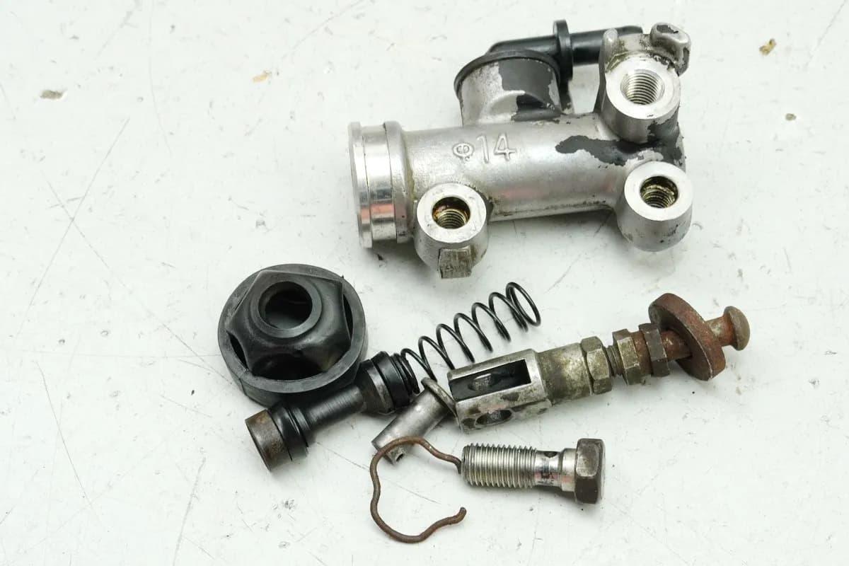 KAWASAKI Z 750 E KZ750E Bremszylinder hinten Bremspumpe Fußbremszylinder