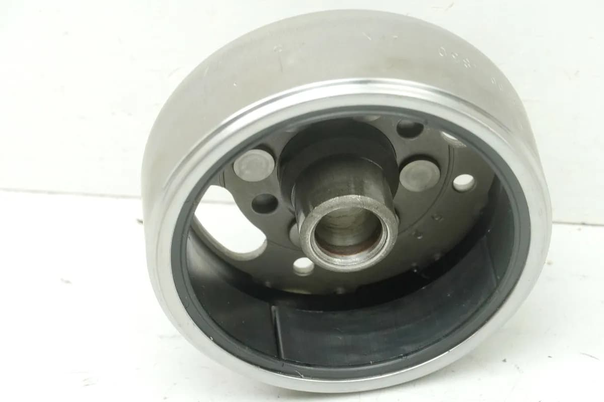 SUZUKI RG 125 NF12B GAMMA Lima Rotor original Lichtmaschine Polrad Schwungrad