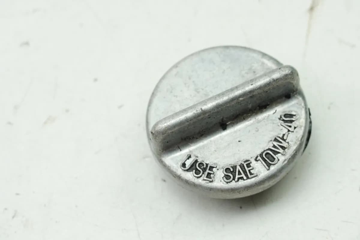 KAWASAKI Z 750 E KZ750E  Deckel Öleinfüllstutzen Cover Verschluss Schraube Öl