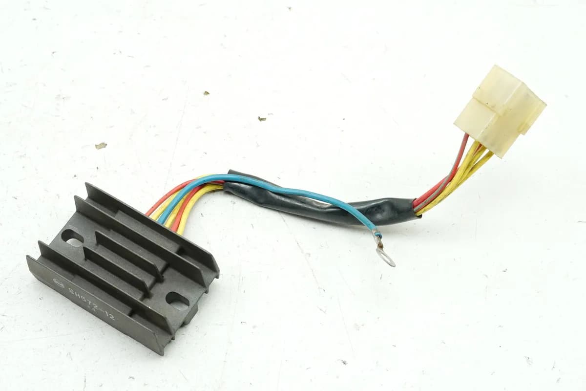 Aprilia Pegaso 650 GA (MX) Laderegler original Regler Gleichrichter