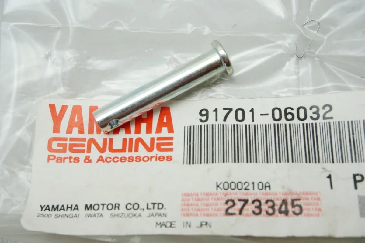 Yamaha Schraube Stift Halter Fixierung Fußraste original 91701-06032 DT TW - NEU
