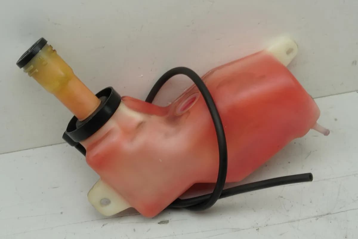 SUZUKI RG 125 NF12B GAMMA Öltank Ölbehälter (für Motor Ölkreislauf)