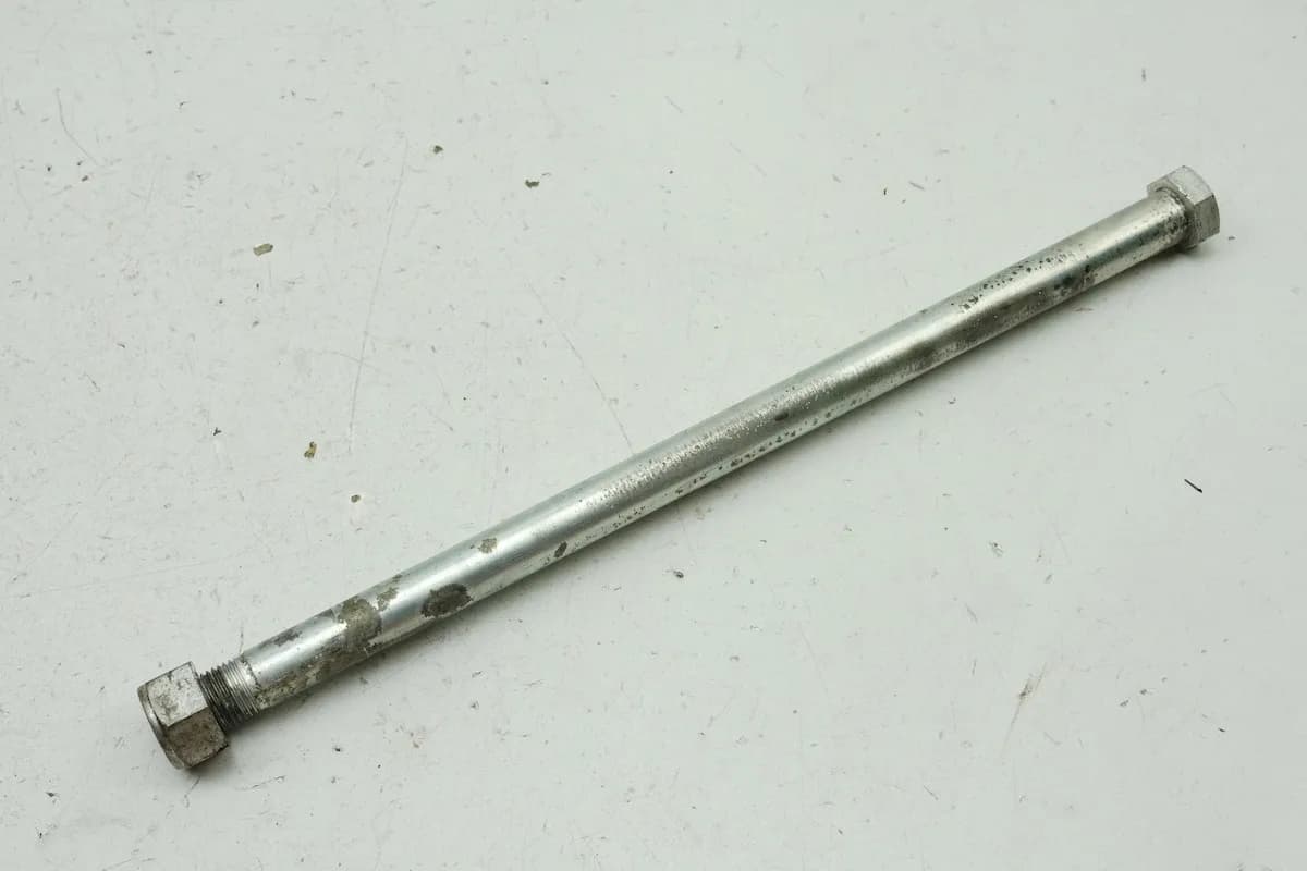 KAWASAKI Z 750 E KZ750E Schwingachse Achse Schwinge Mutter (für Rahmen)