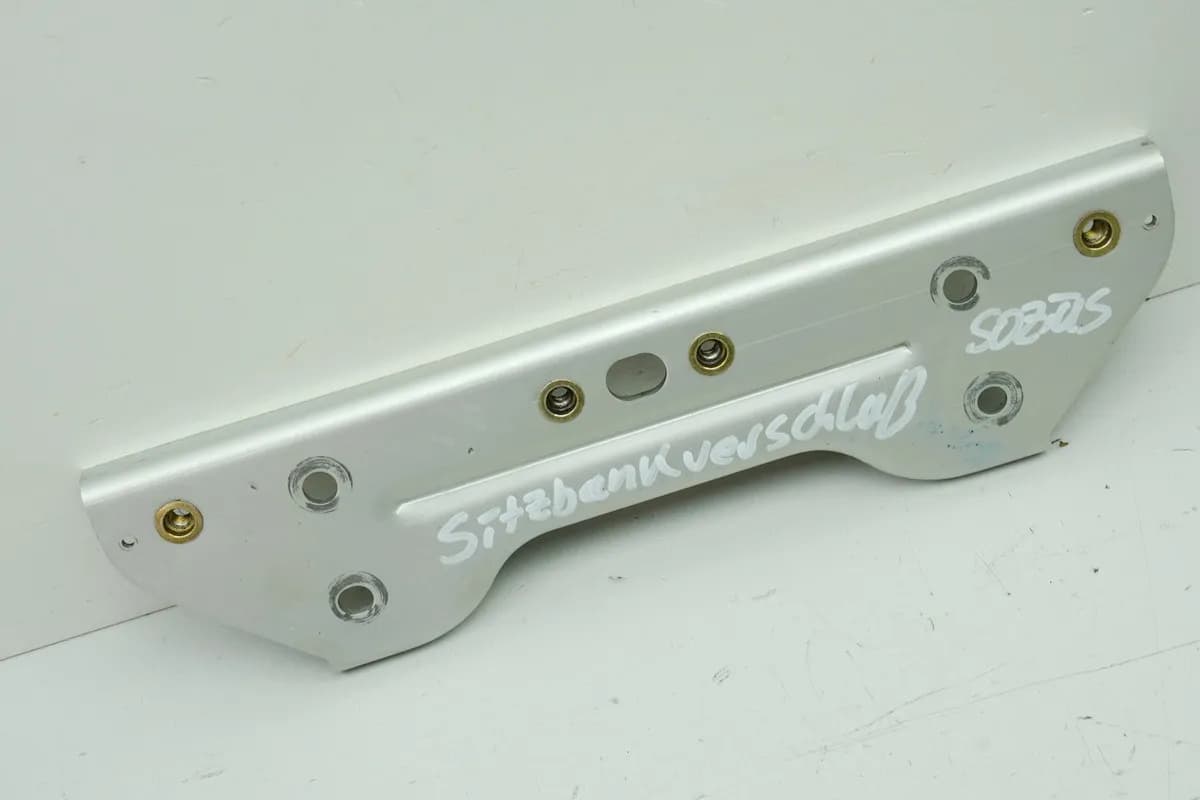 TRIUMPH SPEED TRIPLE 955 i 595 N Halterung Verriegelung Sitz Strebe Heckrahmen