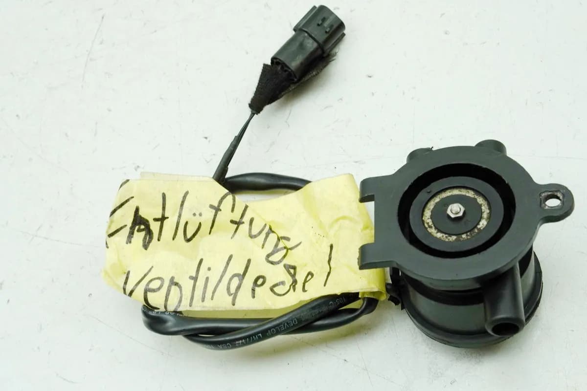 TRIUMPH SPEED TRIPLE 955 i 595 N Motorentlüftung Ventil Sekundärluft