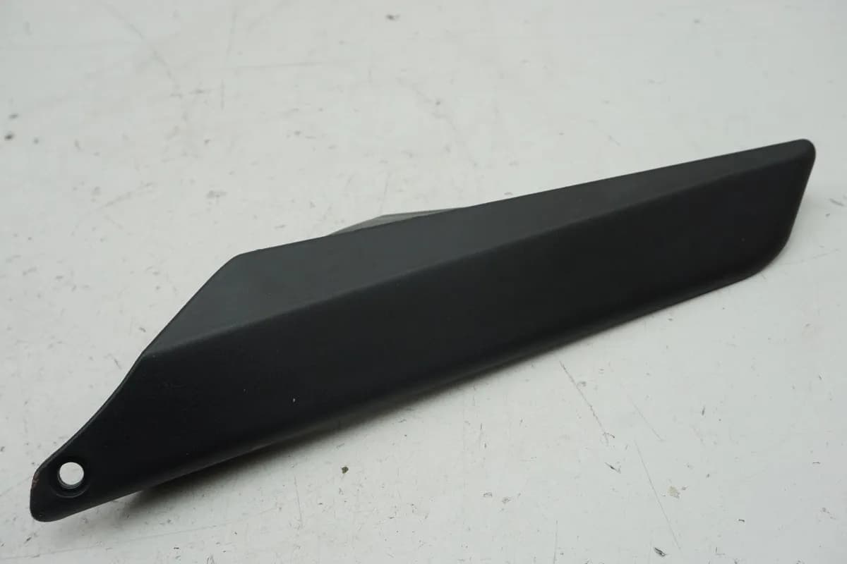 MV AGUSTA BRUTALE 800 DRAGSTER RR B322BB Kettenschutz oben Abdeckung Schwinge