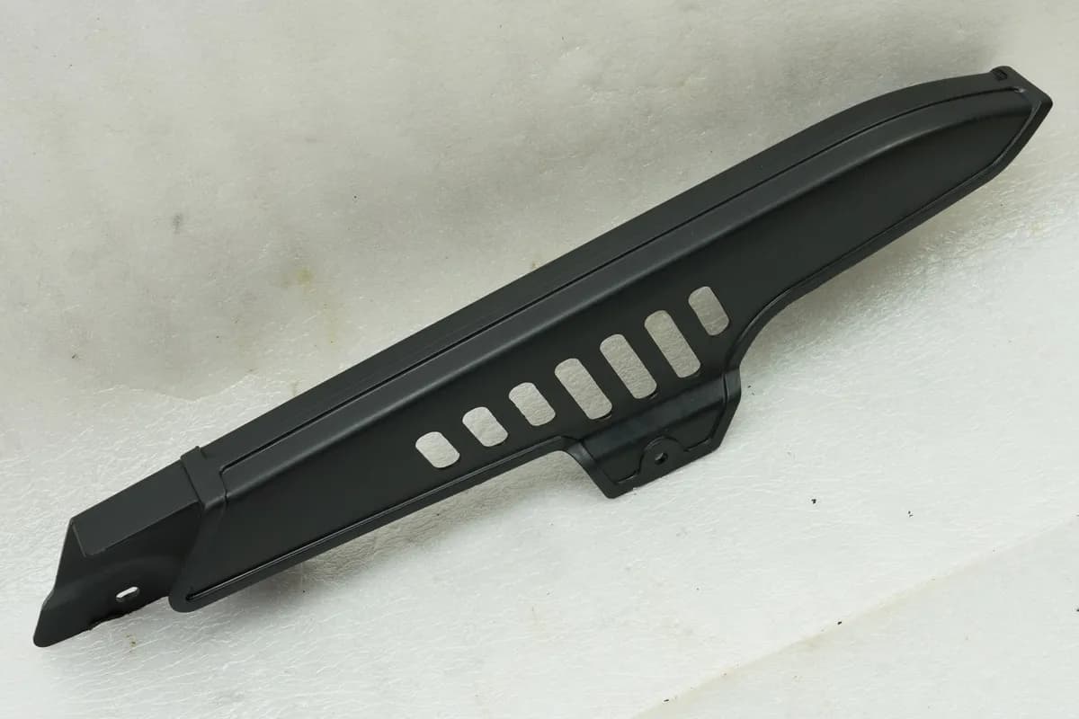 YAMAHA DT 125 R 4BL Kettenschutz Kettenkasten oben Abdeckung für Schwinge