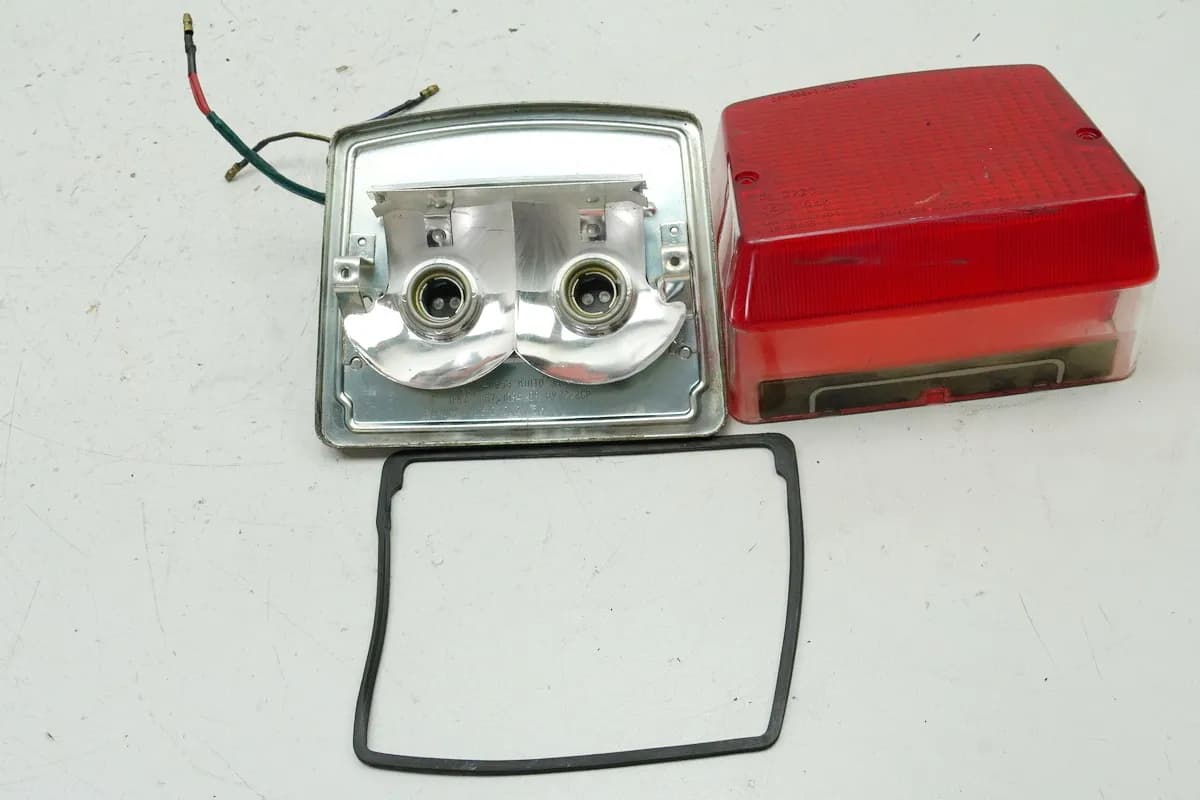 KAWASAKI Z 750 E KZ750E Rücklicht original Rücklichtglas Gehäuse Rückleuchte