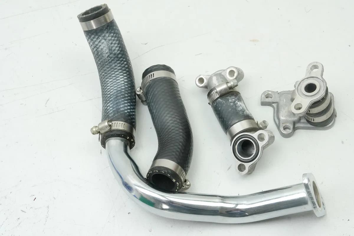 SUZUKI VS 800 VS52A/ B INTRUDER Kühlerschlauch Rohr Schlauch Kühler Anschluß