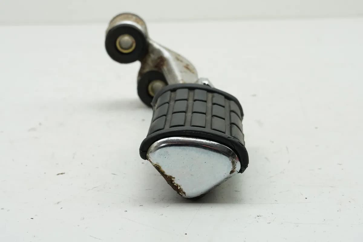 YAMAHA XV 125 VIRAGO 5AJ Fußraste Fahrer links Halterung Halter Footrest