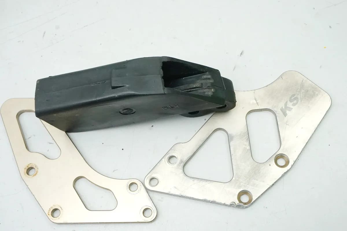 KTM 450 EXC Kettenführung hinten Schwinge Halteblech Kettenschleifer