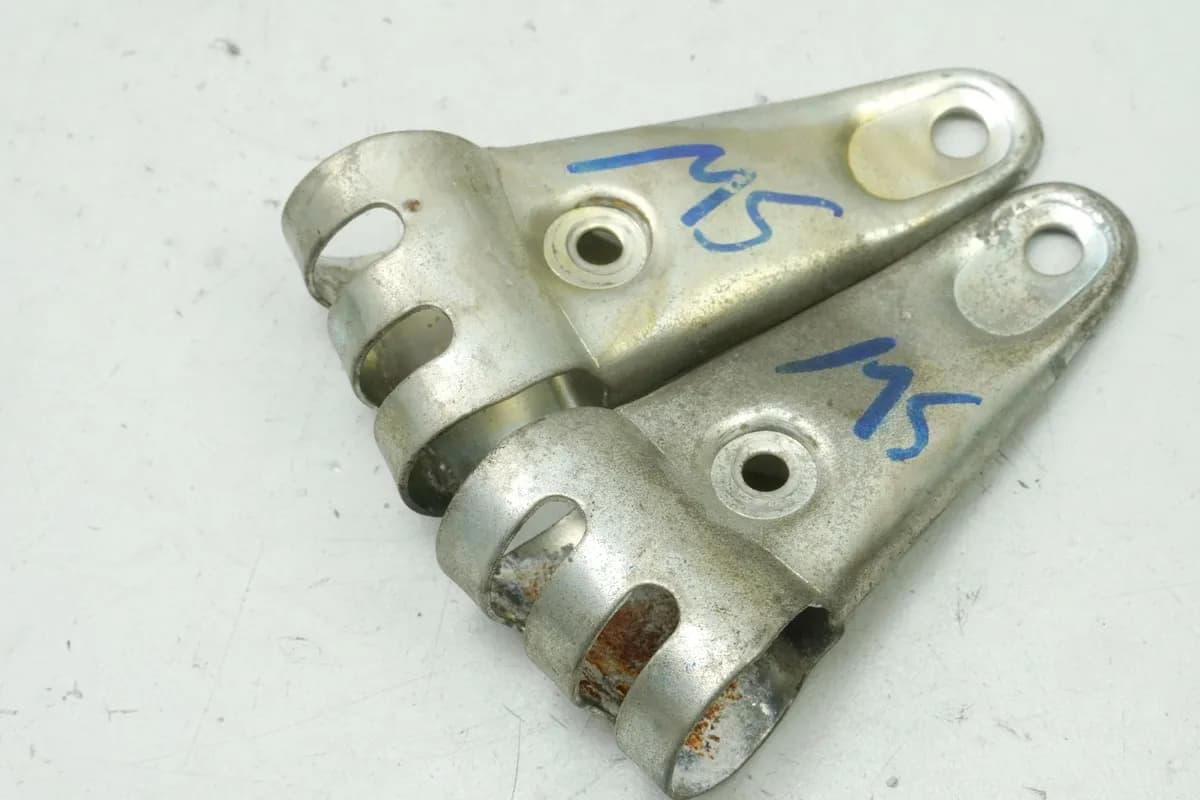 SUZUKI RG 125 NF12B GAMMA Halterung Scheinwerfer Lampenhalter Halter Lampe