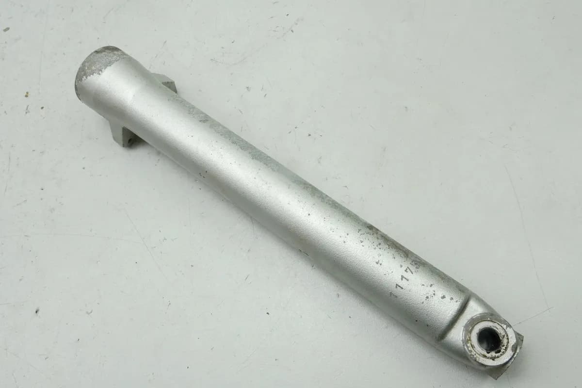 SUZUKI RG 125 NF12B GAMMA Tauchrohr rechts Gabelfuß (für Standrohr Gabelholm)