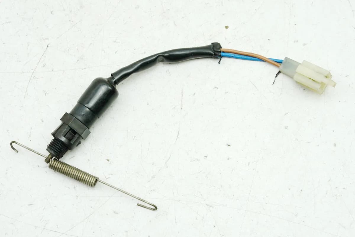 TRIUMPH SPEED TRIPLE 955 i 595 N Bremslichtschalter hinten (für Fußbremszylinder