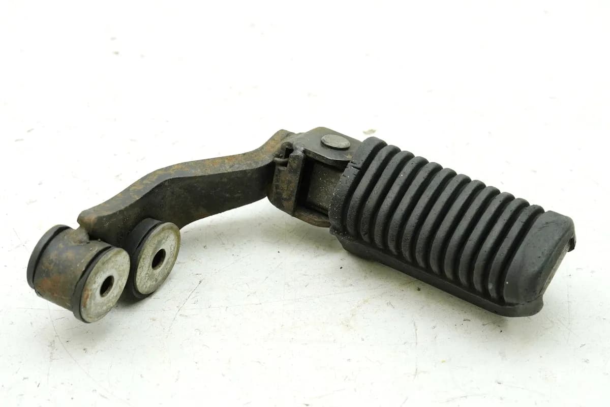 YAMAHA SR 250 3Y8 Fußraste Fahrer rechts Halter Fußrastenplatte Fußrastenträger