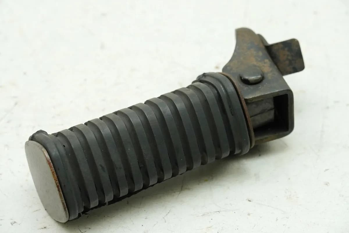 YAMAHA SR 250 3Y8 Fußraste Sozius links Halter Fußrastenplatte Fußrastenträger