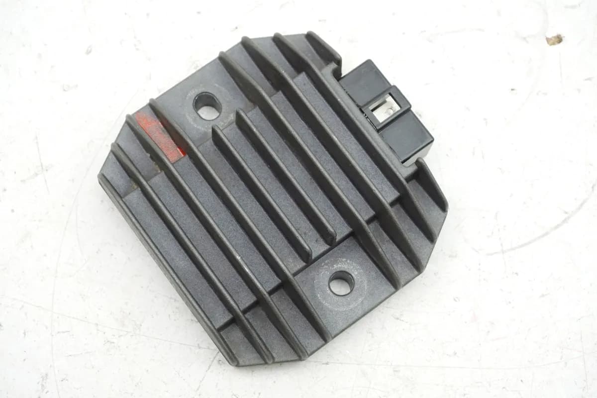 KAWASAKI ZR7 ZR750F Laderegler Regler Gleichrichter