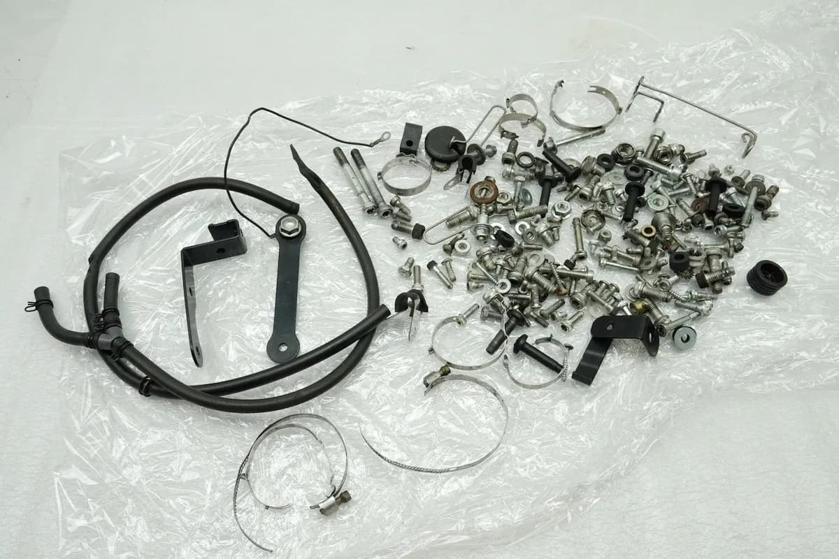 MOTO MORINI CORSARO 1200 Schrauben Kleinteile Muttern (für Rahmen Verkleidung)