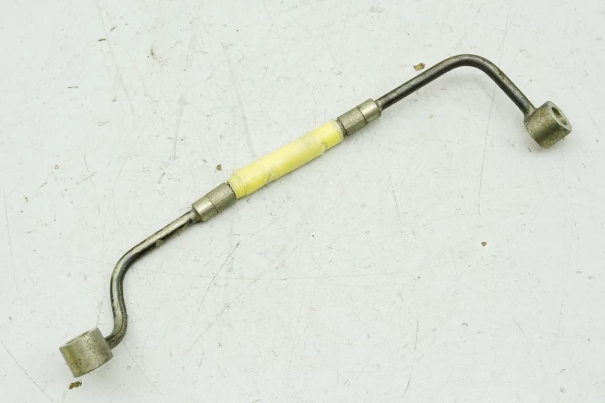 TRIUMPH SPEED TRIPLE 955 i 595 N Ölleitung am Motor Zylinderkopf Öldruckschalter