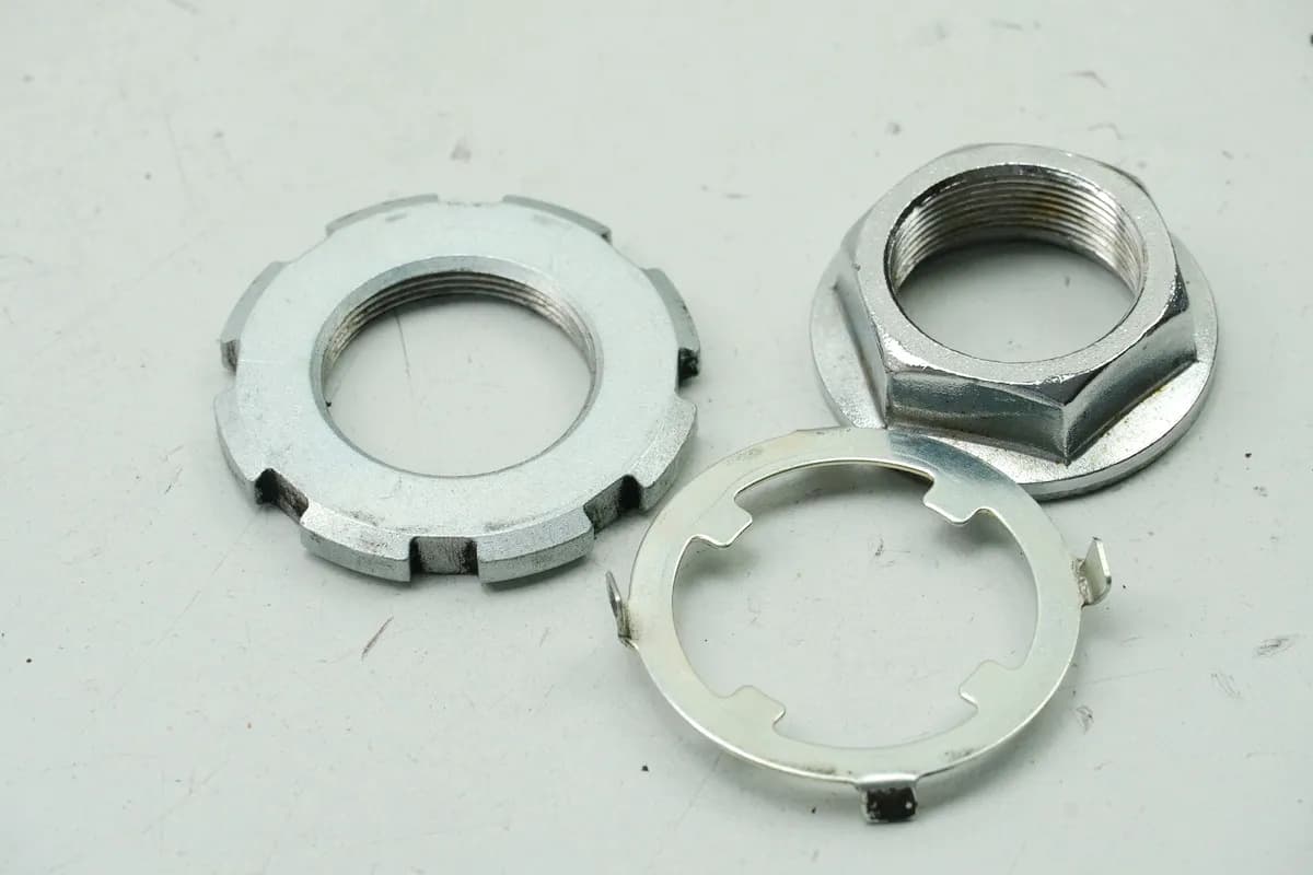 HONDA CBR 600 PC35 Mutter Steuerkopf Lenkkopf Obergewinde (für Gabel Gabelbrücke)