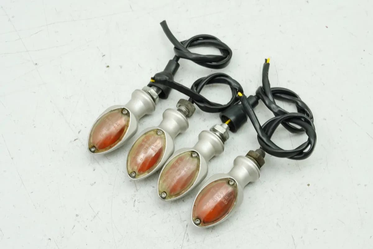 TRIUMPH SPEED TRIPLE 955 i 595 N Blinker Satz universal Turn Signal